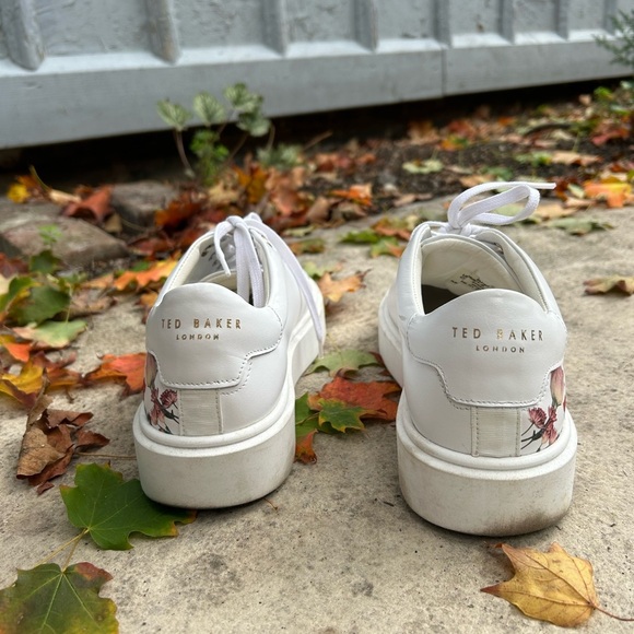 Ted Baker Floral Printed Platform Trainer Sneakers, size 9.5 - Picture 2 of 7